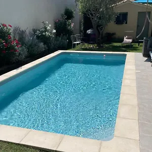 Madhi - Piscine Privee Appartement LʼIsle-sur-la-Sorgue